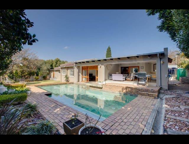 3 BEDROOM FREESTANDING TO LET IN LONEHILL